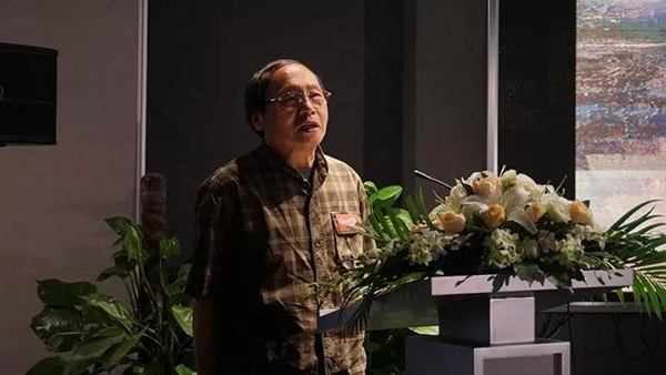 上海市美術(shù)家協(xié)會(huì)漆畫工作委員會(huì)主任、華東師范大學(xué)美術(shù)學(xué)院尹呈忠教授在開幕式上致辭.jpg