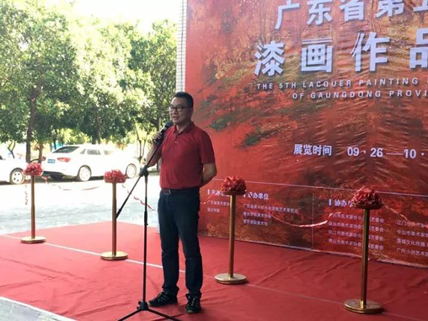 廣東美協(xié)漆畫藝委會(huì)主任蘇星在開幕式上致辭.jpg