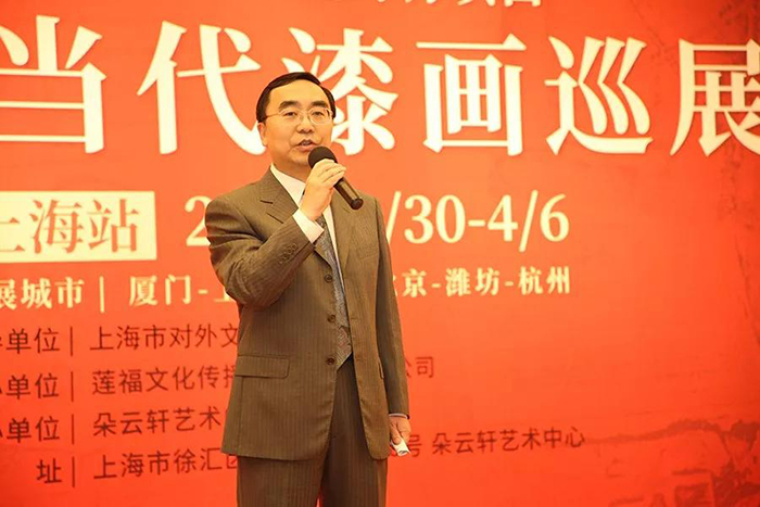上海市對(duì)外文化交流協(xié)會(huì)副會(huì)長(zhǎng)、秘書長(zhǎng)鄧曉賢在開幕式上致辭.jpg