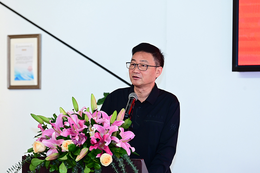 5、館校合作高校代表：國(guó)務(wù)院學(xué)位委員會(huì)美術(shù)學(xué)學(xué)科評(píng)議組成員、廈門(mén)大學(xué)藝術(shù)學(xué)院院長(zhǎng) 劉赦為展覽開(kāi)幕式致辭.JPG