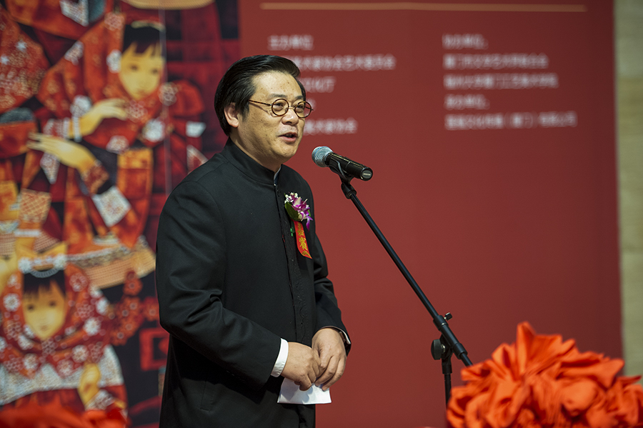 時任中國美術(shù)家協(xié)會分黨組副書記、秘書長徐里先生開幕式致辭.jpg
